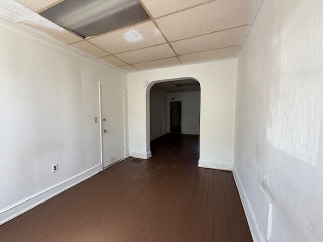 Building Photo - 347 E King St