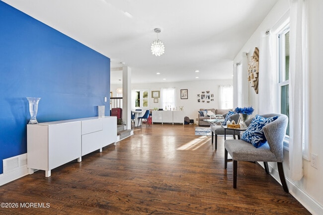 Building Photo - 19 Carole Dr