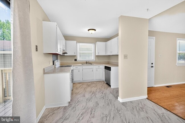 Building Photo - 308 Skeet Ave