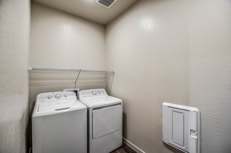 Laundry room - 230 N Winchester Rd
