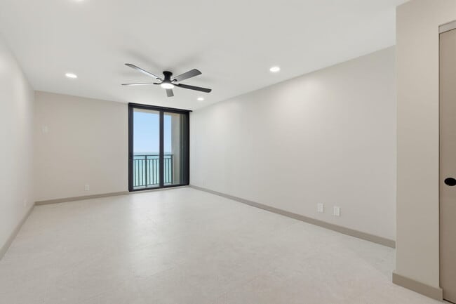 Building Photo - 5460 N Ocean Dr