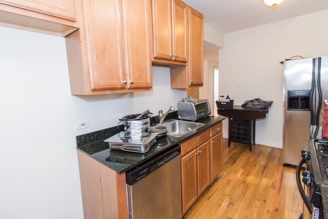 Building Photo - 927 W Sunnyside Ave