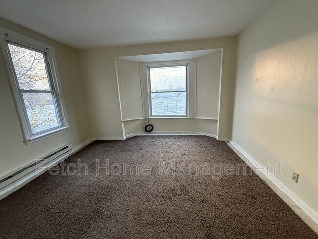 Building Photo - 357 S 3rd St