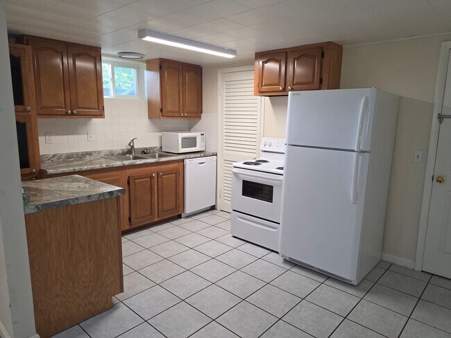 Building Photo - 4762 Greenfield Dr