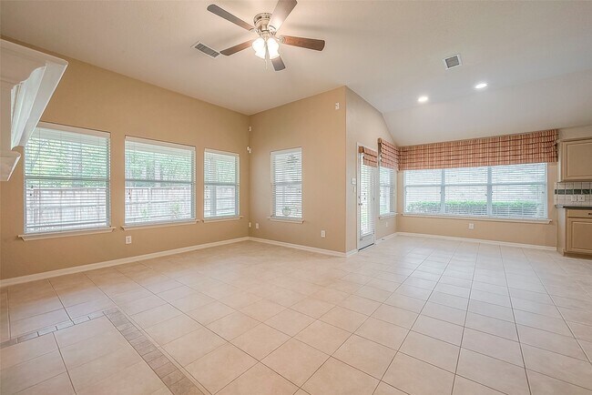 Building Photo - 134 E Foxbriar Forest Cir