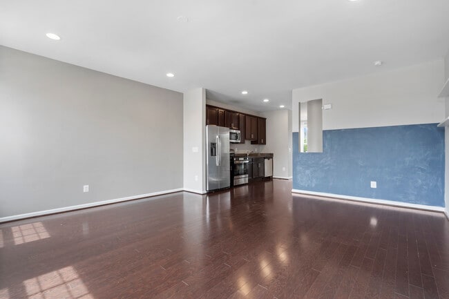 Building Photo - 42298 Lancaster Woods Sq