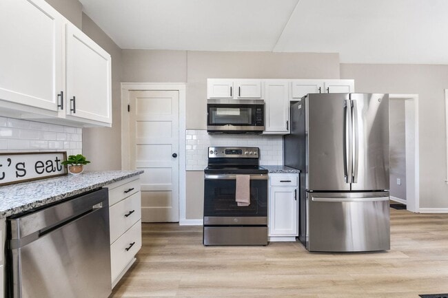 Building Photo - Charming 2-Story Home with Modern Updates ...