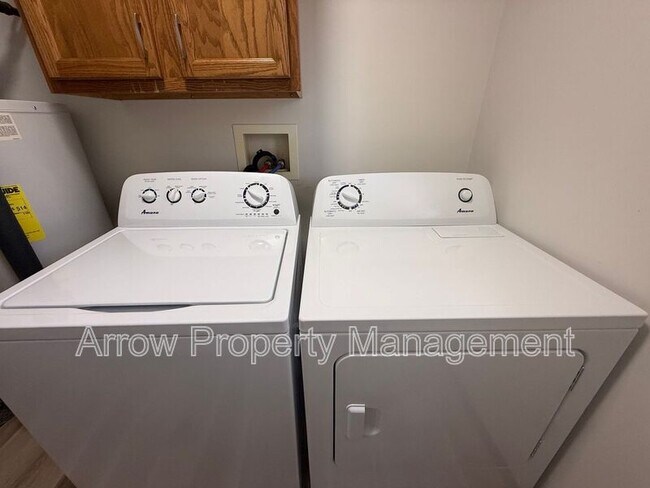 Building Photo - 535 Oak St