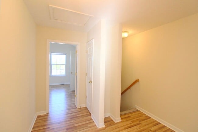 Building Photo - 351 Emerson Ln