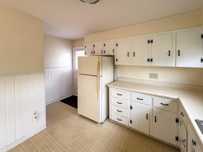 Building Photo - 38 Marshall Dr