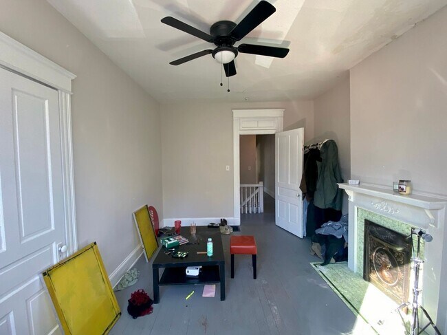 Building Photo - 2369 Victor St