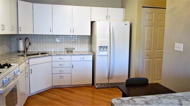 Building Photo - 1542 E Chivalry Ct