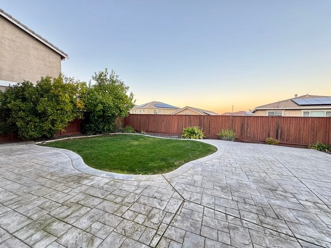 Building Photo - 2581 Tampico Dr