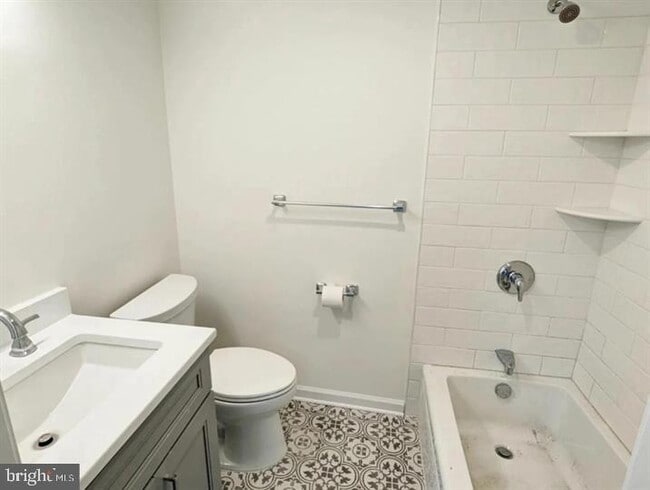 Building Photo - 306 Farnsworth Ave