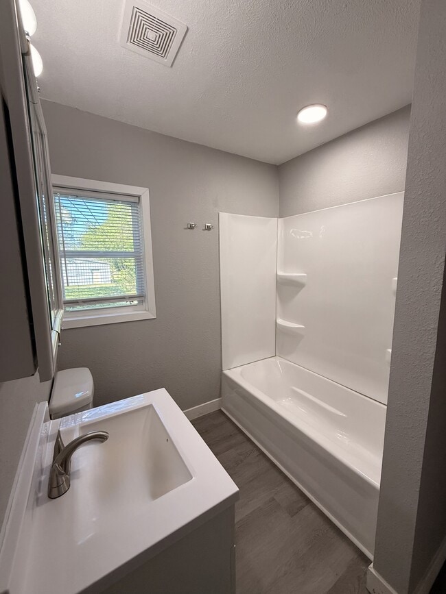 Building Photo - 9 E Delta St