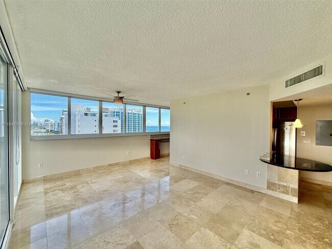 Building Photo - 6422 Collins Ave