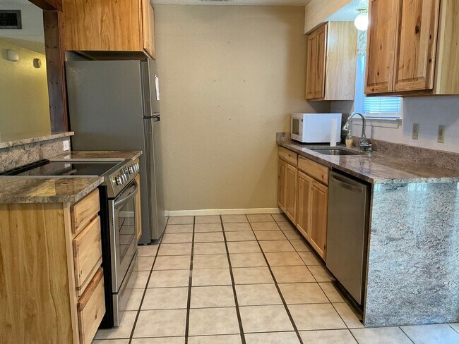 Building Photo - 3-Bedroom Home in Downtown Burnet with Large Fenced Yard!