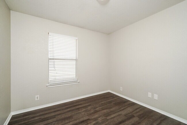 Building Photo - 217 Jersey Bend