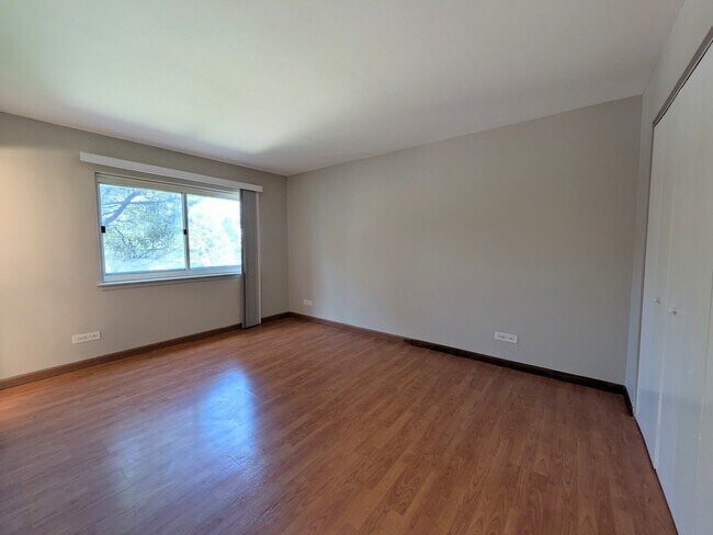 Building Photo - 700 Perrie Dr