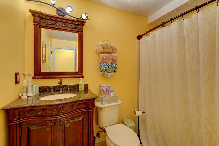 Building Photo - 19 Saco St