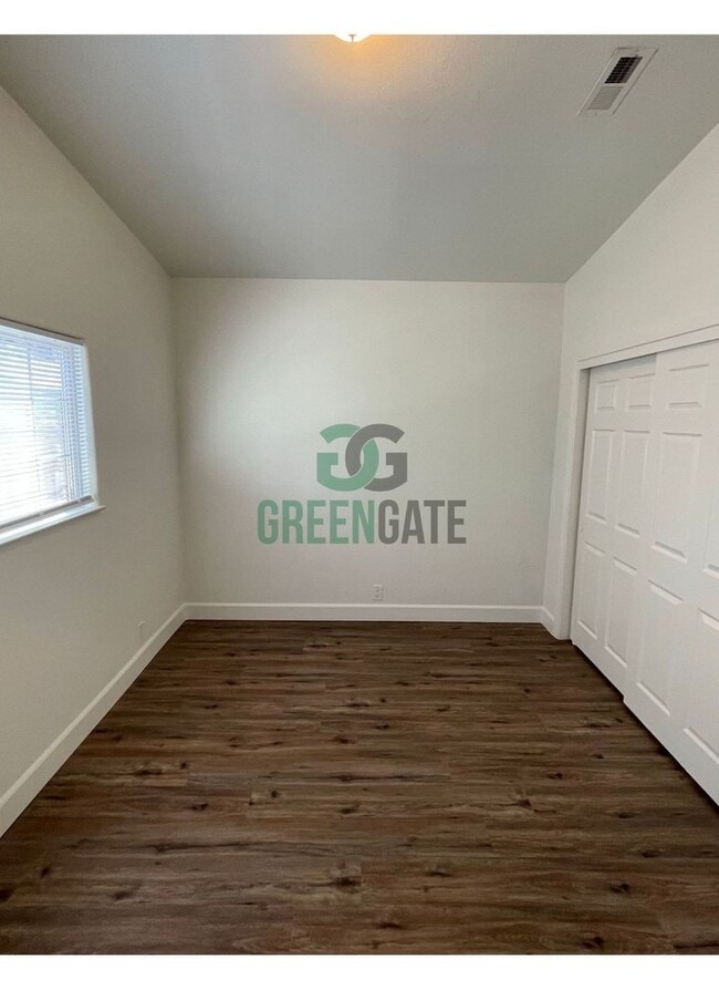 Building Photo - BEAUTIFUL 3 BEDROOM 2 BATH HOME MOVE IN RE...