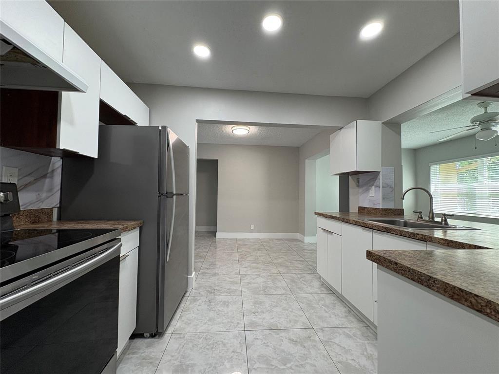 Building Photo - 6712 NW 60th St
