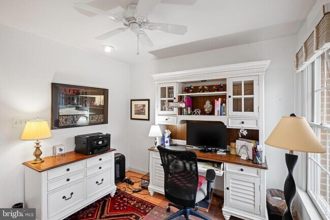 Building Photo - 150 Rees Pl