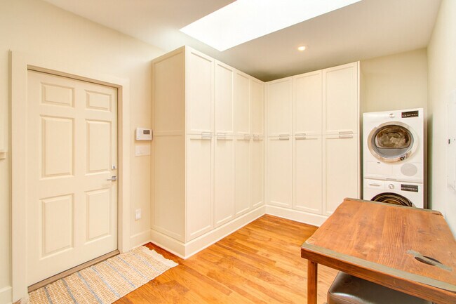 Building Photo - 11940 Springpoint Ln