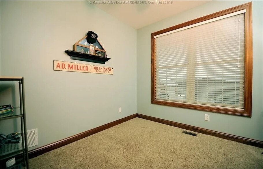 Building Photo - 49 Wills Dr