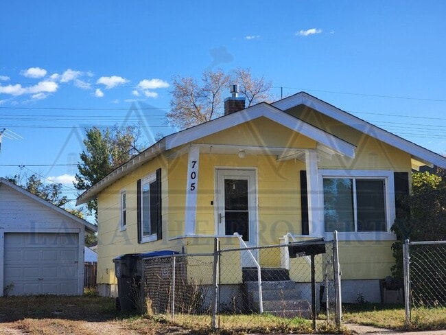 Primary Photo - 705 E 6th St