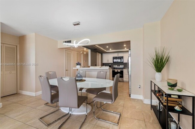 Building Photo - 18061 Biscayne Blvd