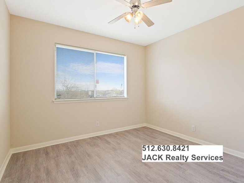 Building Photo - 115 Bell Meadows Dr