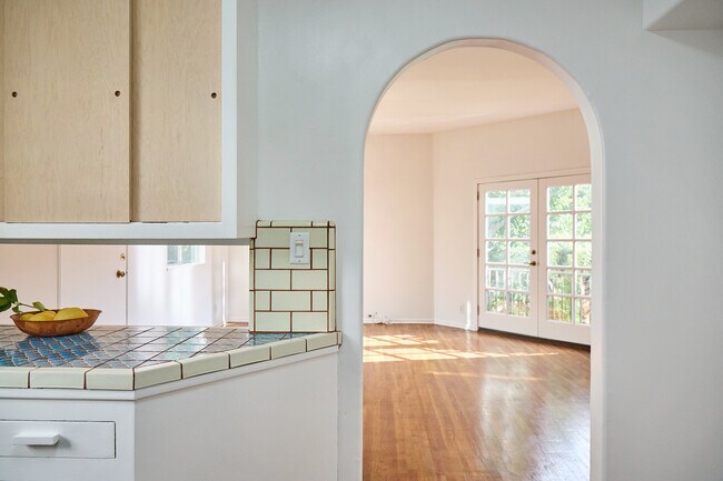Building Photo - 6148 Glen Holly St