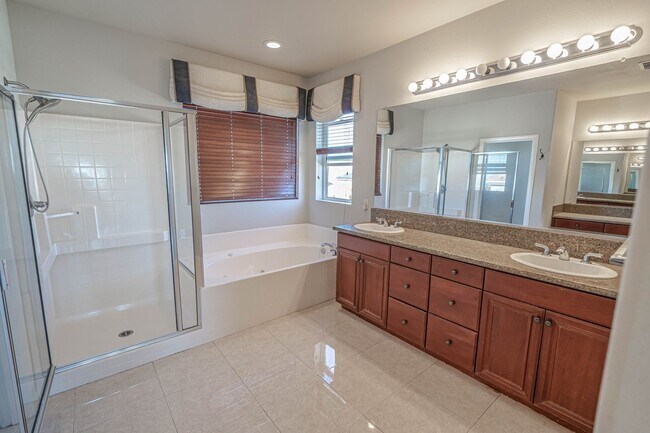 Building Photo - COMING SOON! Stunning 4-Bedroom Home for Rent in Palmdale!