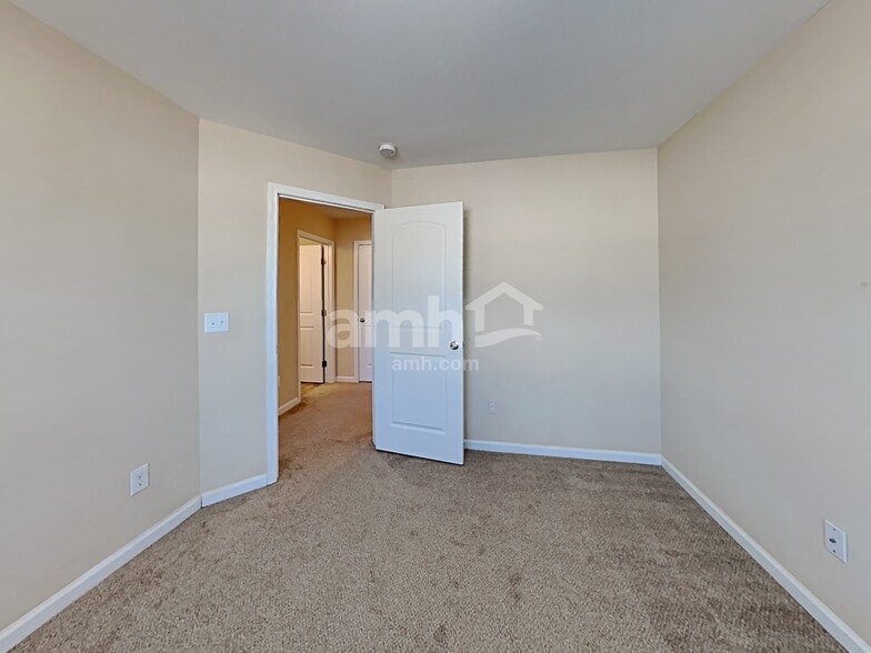 Building Photo - 4 Bolter Ct