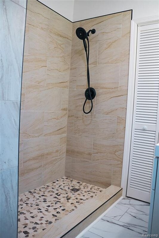 Building Photo - 618 Clinton St