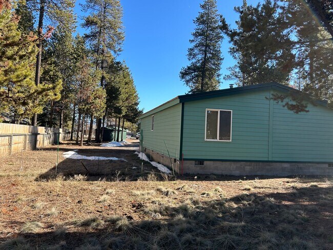 Building Photo - 52405 Antler Ln