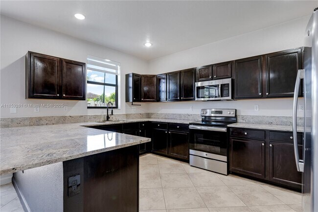 Building Photo - 16620 SW 42nd Terrace