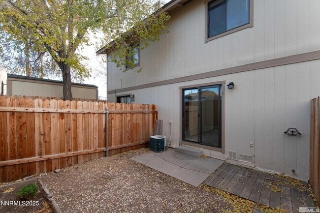 Building Photo - 4985 W 7th St