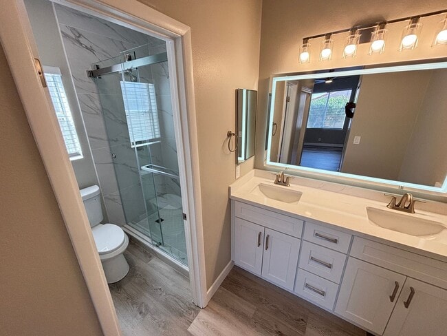 Building Photo - Beautifully updated 2Bed/2Bath single-story home w/ 2-car garage in the desirable Northwest Las V...