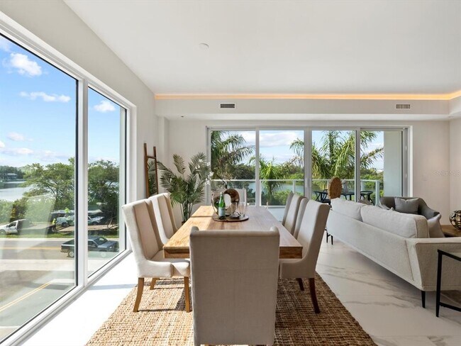 Building Photo - 1020 Sunset Point Rd