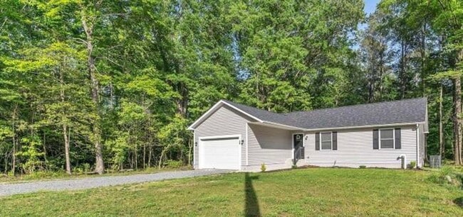 Building Photo - Newer 3-bedroom home available now in Colonial Beach!