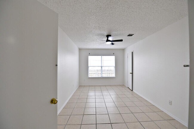 Building Photo - 1207 Birdie Cove