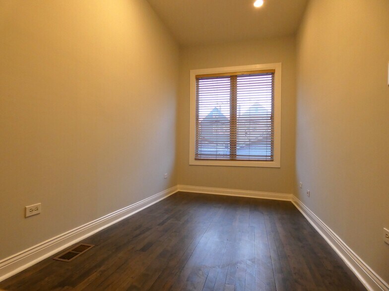 Building Photo - 1929 N Richmond St