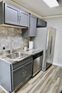 Building Photo - 4928 Oleander Dr