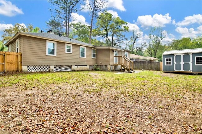 Building Photo - 331 Azalea Cir W