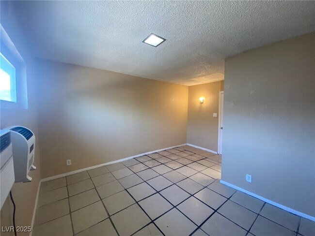 Building Photo - 236 W Philadelphia Ave