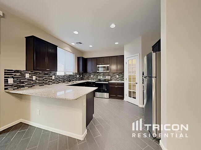 Building Photo - 1420 S Ponderosa Dr