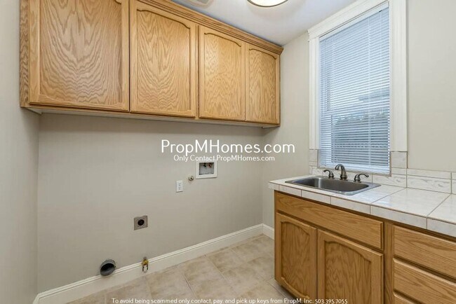 Building Photo - Gorgeous Three Bedroom Home in Centennial!