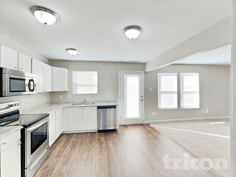 Building Photo - 908 Littleton Dr